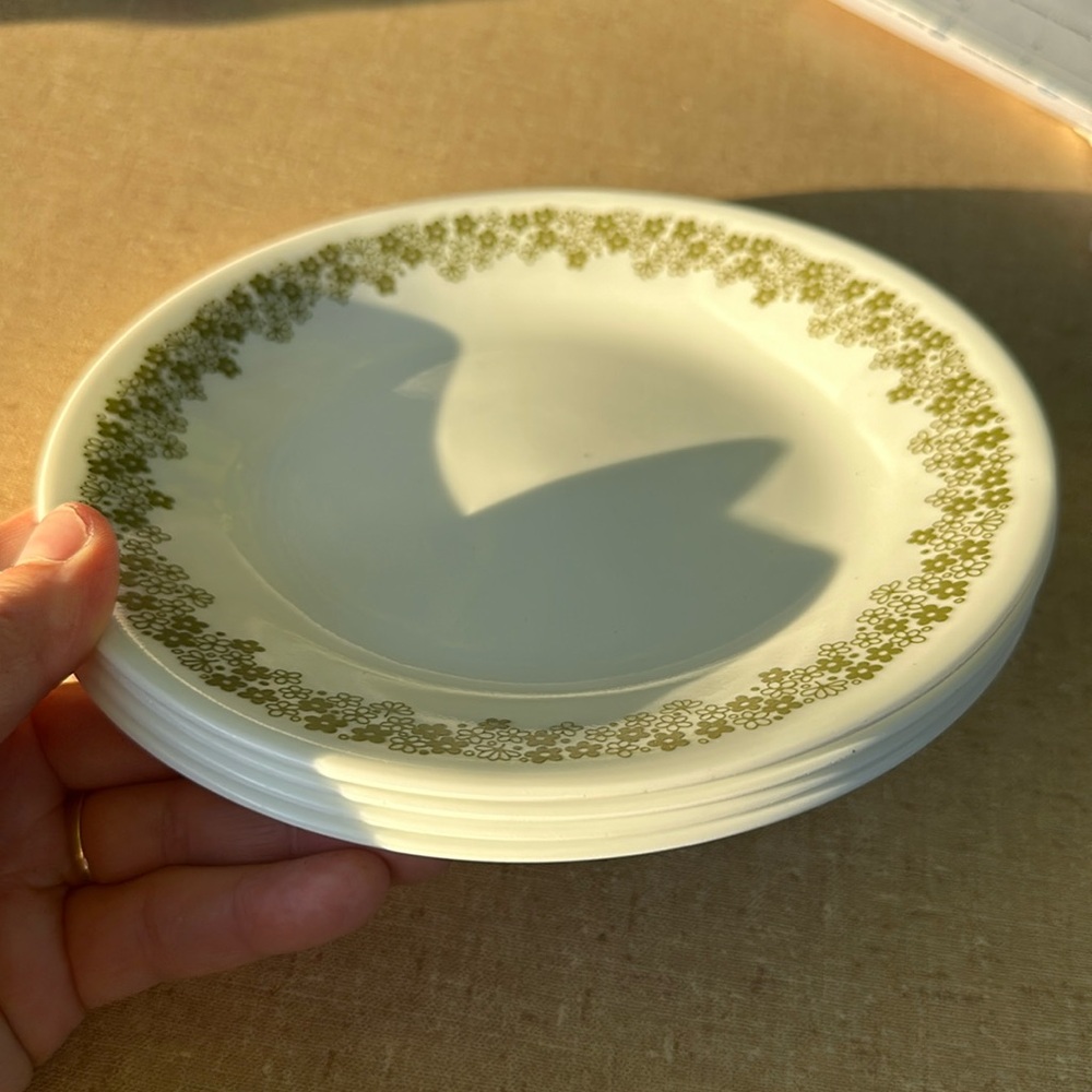 Vintage Corelle crazy Daisy small sandwich/salad plates. Set of 4